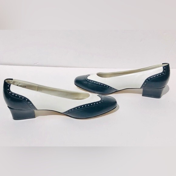 WOMEN'S SHOES SOFT STYLE HUSH PUPPIES WHITE/NAVY BLUE SIZE 7 W LEATHER COMFORT - Picture 9 of 9